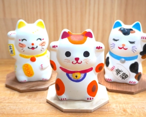 Painting a Lucky Cat Clay